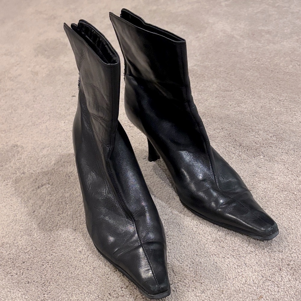 Ladies size 9 Spring Black Leather zip up Ankle Boots - Picture 2 of 14